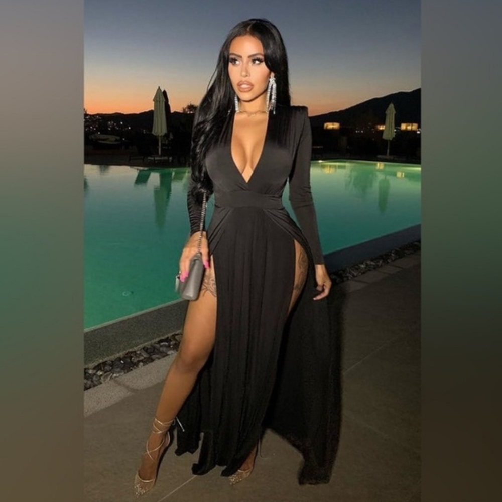 Elegant Black Evening Gown - Picture 3 of 8